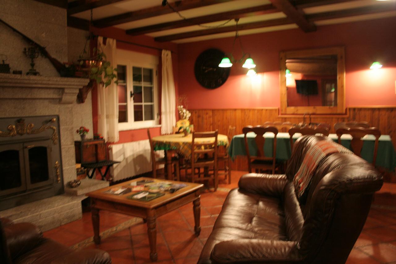 La Casona De Collado Guest House Hoyos del Collado Exterior foto